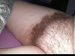 Frus fina mjuka fluffiga hårig fitta bara av duschen,