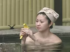 Japan våren spa naturliga buske.